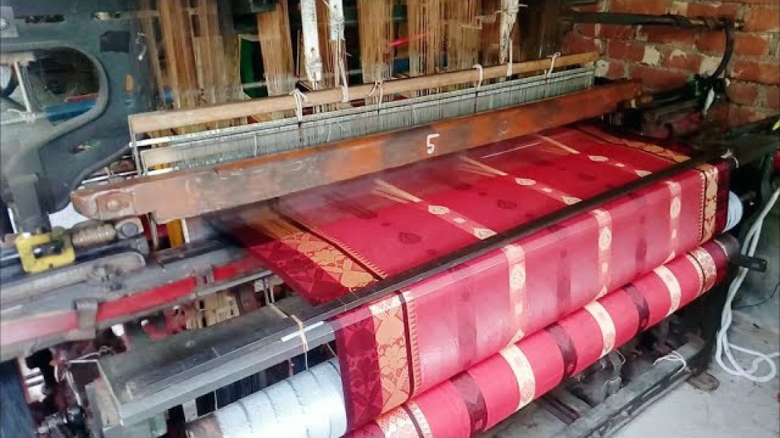 সিরাজগঞ্জের তাঁতিরা উৎপাদন খরচ বাড়ায় লোকসানে