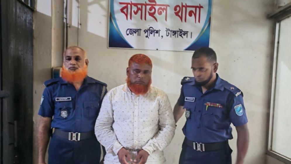 টাঙ্গাইলে সেতুর নির্মাণে বাঁশ ব্যবহারে সাব-ঠিকাদার গ্রেফতার