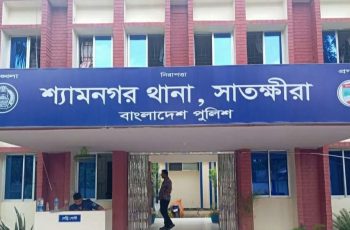 সাতক্ষীরায় পুলিশের ওপর হামলা, দুই আসামি ছিনতাই
