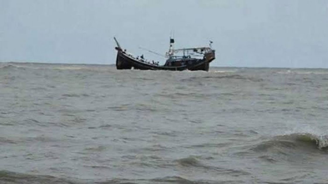 ৪ দিন ধরে বঙ্গোপসাগরে ভাসছেন ১৮ জেলে, উদ্ধার অভিযান ব্যাহত