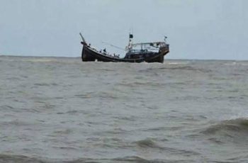 ৪ দিন ধরে বঙ্গোপসাগরে ভাসছেন ১৮ জেলে, উদ্ধার অভিযান ব্যাহত