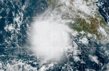 মেক্সিকোতে হারিকেন পোলোর আঘাত, হাওয়াইয়ের দিকে শক্তিশালী হচ্ছে নোলো