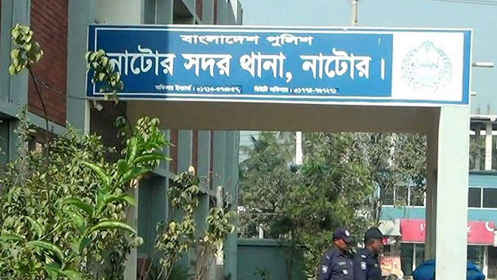 নাটোরে শিশুর আঙুল কেটে ফেলার অভিযোগে পুলিশ কনস্টেবল গ্রেফতার