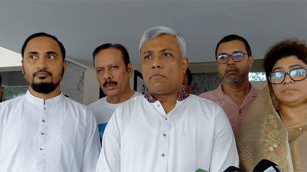 বিশ্ববাজারে তেলের দাম কমলে দেশে দাম কমানোর উদ্যোগ