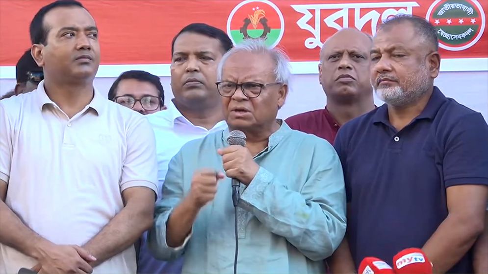 বেতন বাড়ানোর উদ্যোগ নিয়ে বিরোধীদলের সমালোচনা বিভ্রান্তিকর: রিজভী