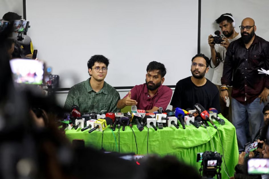 ভারতে 'কাকরোচ' পার্টির আন্দোলন, সিইসি পদত্যাগের দাবি
