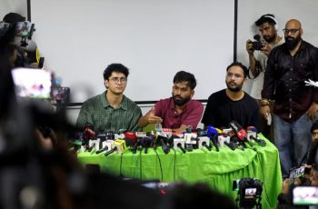 ভারতে 'কাকরোচ' পার্টির আন্দোলন, সিইসি পদত্যাগের দাবি