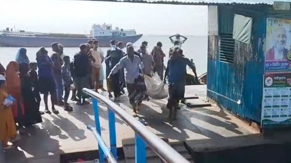 মেঘনা নদীতে ট্রলারডুবি: একই পরিবারের ৩ জনের মরদেহ উদ্ধার