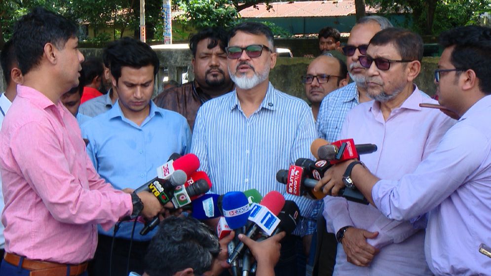 ডিএনসিসি প্রশাসক: সরকার রাতের অন্ধকারে দখলদারিত্ব চায় না