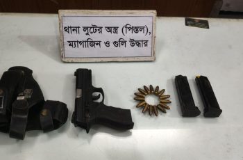 কুষ্টিয়ায় শয়নকক্ষের মেঝে থেকে উদ্ধার হলো লুট হওয়া অস্ত্র