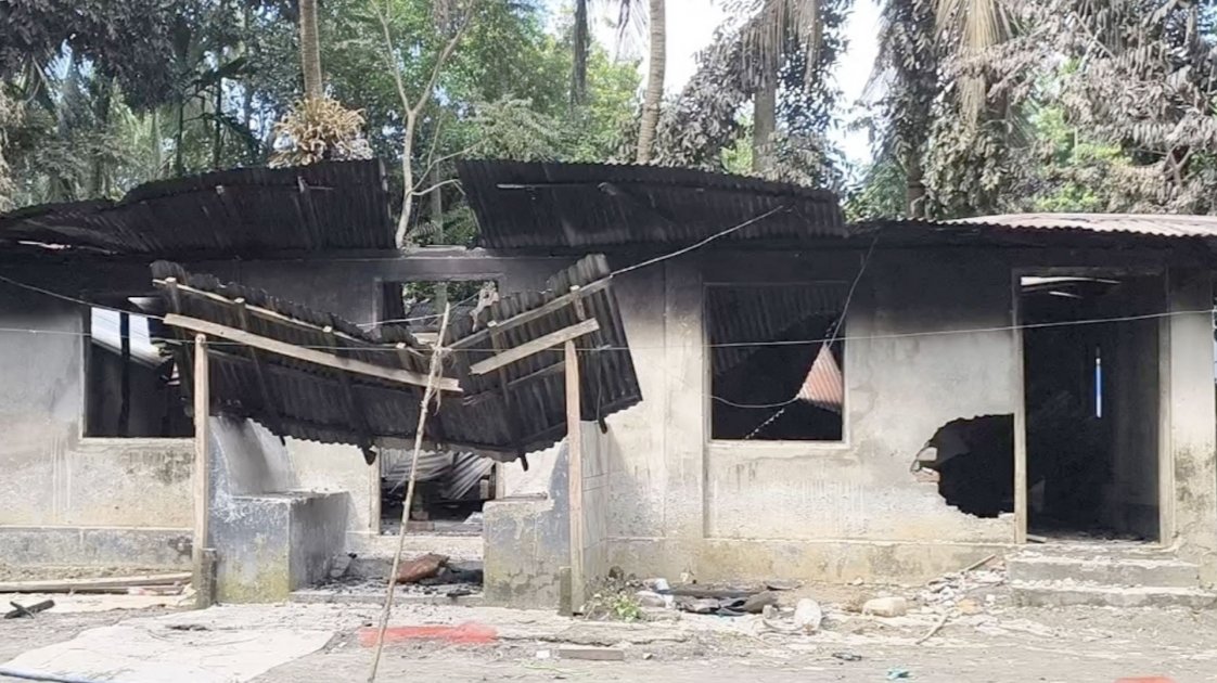 কালকিনিতে বৃদ্ধ হত্যা মামলায় আসামিদের বিরুদ্ধে অগ্নিসংযোগের অভিযোগ