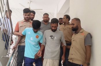 ফরিদপুরে কোটি টাকার কষ্টি পাথরের মূর্তিসহ ৪ জন গ্রেপ্তার