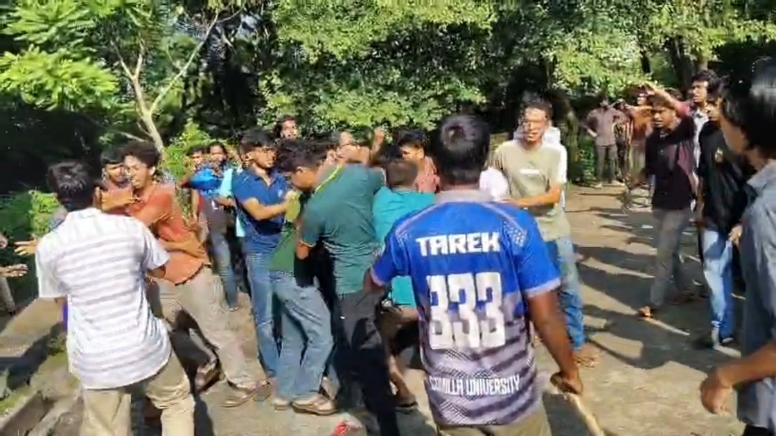 কুমিল্লা বিশ্ববিদ্যালয়ে লাইব্রেরিতে সংঘর্ষ, আহত ১০ শিক্ষার্থী