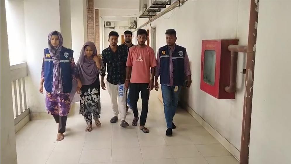অনলাইন প্রতারণা: কম্বোডিয়ান চক্রের ৩ সদস্য গ্রেফতার
