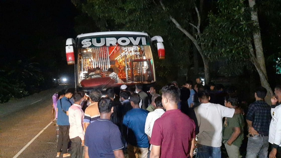 বরিশালে বাসচাপায় তিন শিক্ষার্থী নিহত, এলাকায় উত্তেজনা