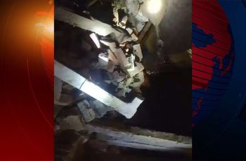 চাঁপাইনবাবগঞ্জে ককটেল বিস্ফোরণে বাড়ির চালা উড়ে গেছে