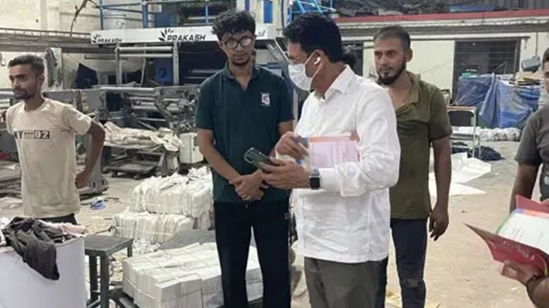 শিক্ষামন্ত্রীর মধ্যরাতের ঢাকায় ৬ প্রেস পরিদর্শন