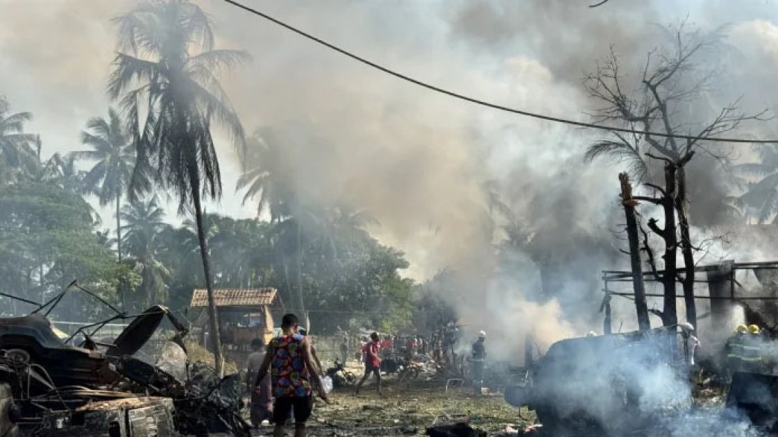 রাখাইনে জান্তা বাহিনীর বিমান হামলায় নিহত ৪৯, আহত ৫৮