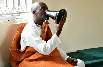 উগান্ডার টোরা রাজ্যে সাংবাদিকের রাজা হিসেবে অভিষেক