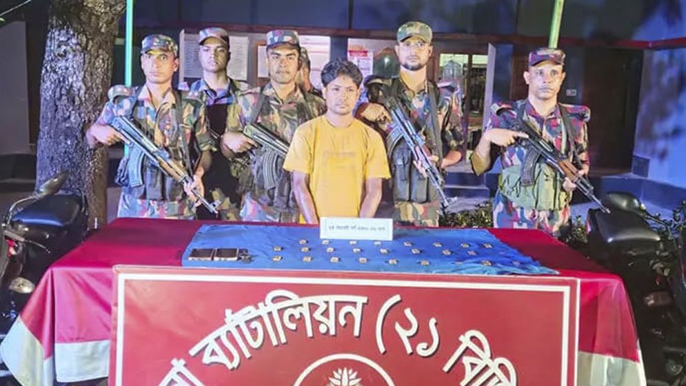 যশোরের শার্শায় ২৬ স্বর্ণের বার উদ্ধার, আটক ১