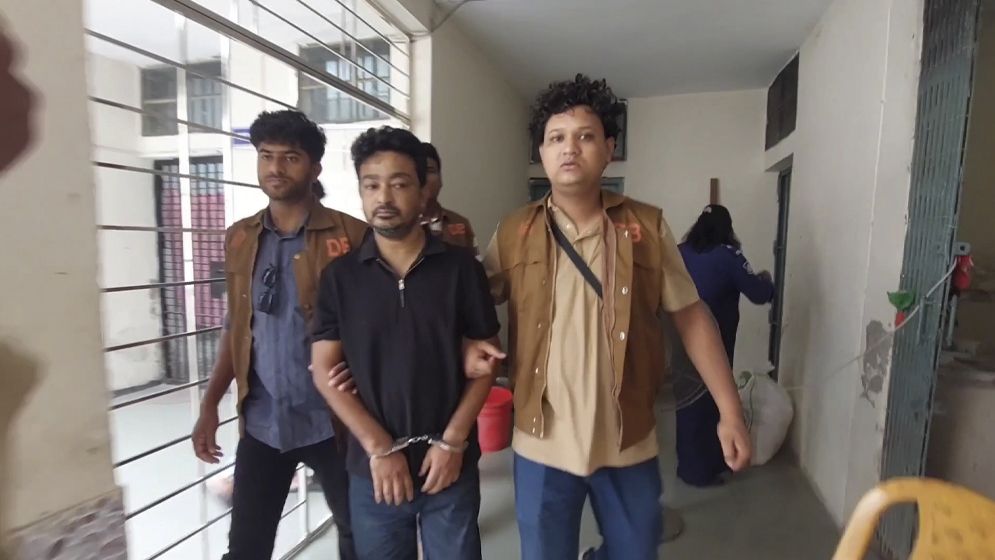 মুন্সিগঞ্জে অগ্রণী ব্যাংক থেকে কোটি টাকা আত্মসাৎ: কর্মকর্তা গ্রেফতার