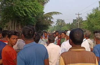 নাটোরে অ্যাম্বুলেন্সের ধাক্কায় ভ্যানচালক নিহত