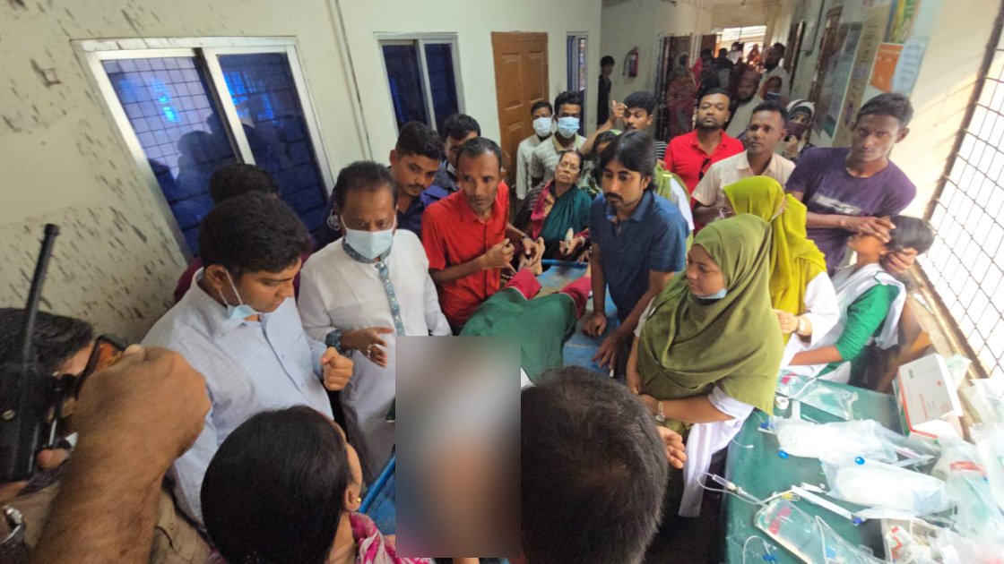 কলাপাড়ায় বিদ্যালয়ে জিন আতঙ্ক, ২০ ছাত্রী হাসপাতালে ভর্তি