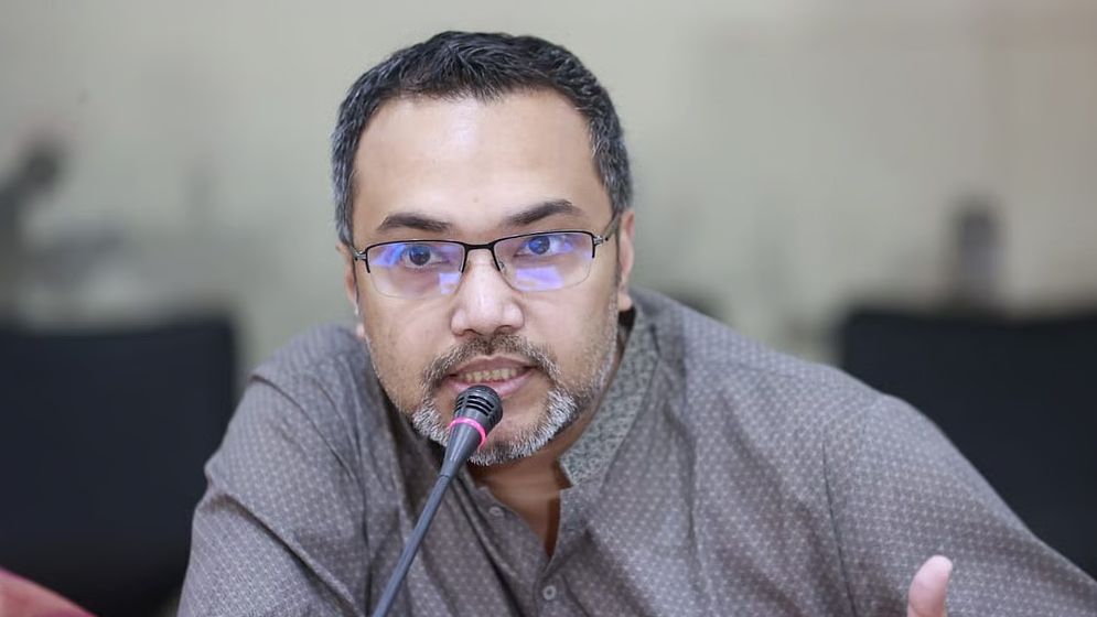 কুষ্টিয়ার শিক্ষককে প্রধানমন্ত্রীর নির্দেশে নিরাপদে বাসায় পৌঁছানো হয়েছে