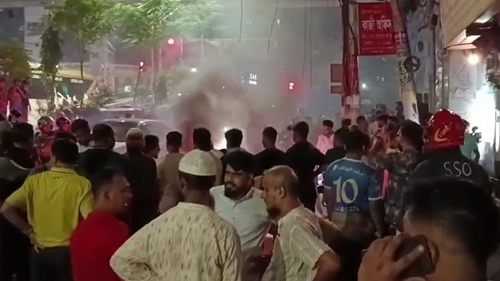 বাংলামোটরে চাঁদাবাজির জেরে হামলার অভিযোগ, ৪ জন আটক