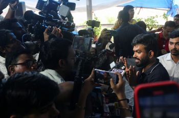 ভারতের নির্বাচন কমিশনারের পদত্যাগ চেয়ে বিক্ষোভ ককরোচ জনতা পার্টির