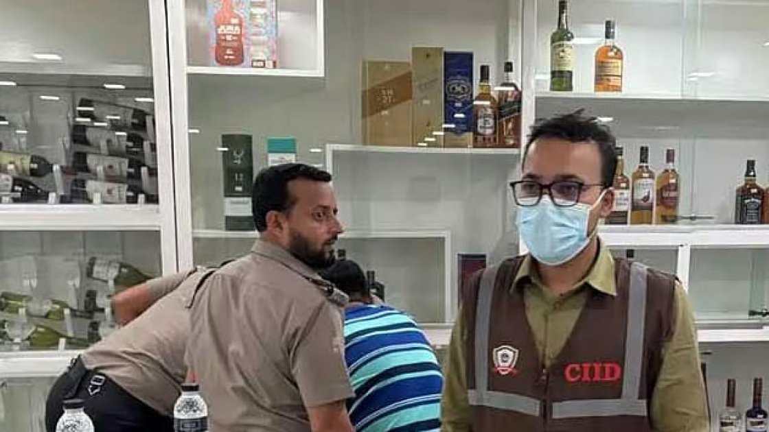 কাস্টমসের অভিযানে সালমান মুক্তাদিরের শ্বশুরের ৪ গুদাম সিলগালা