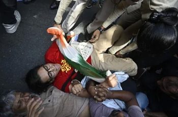 দিল্লিতে সিইসির পদত্যাগের দাবিতে বিক্ষোভ, পাঁচ শতাধিক আটক