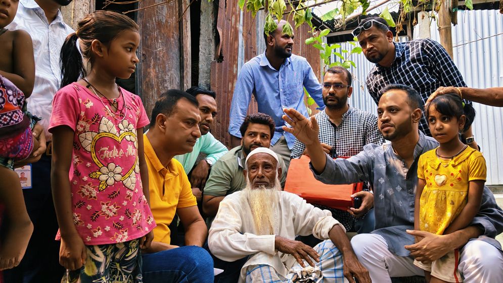 প্রধানমন্ত্রীর সহায়তায় বাবা-মাকে হারানো ৫ কন্যার পাশে দাঁড়ালেন