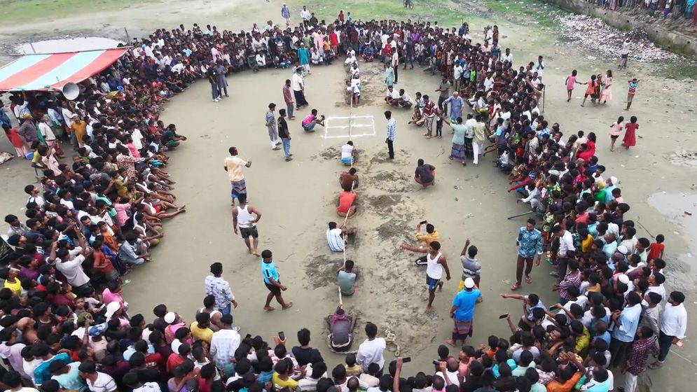 কিশোরগঞ্জে ঐতিহ্যবাহী রশি টানাটানি খেলায় উপচেপড়া ভিড়