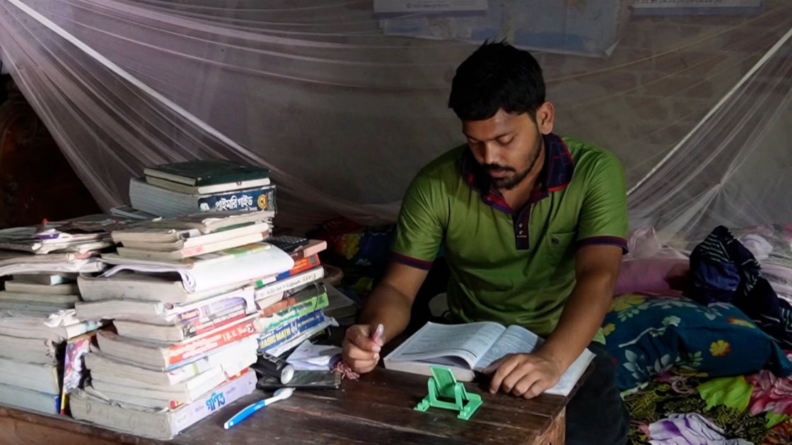 স্থায়ী ঠিকানা অভাবে আটকে গেছে মিশন আচার্যের শিক্ষক নিয়োগপত্র