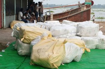 পিরোজপুরে কোষ্টগার্ডের অভিযানে ভারতীয় কাপড়বাহী ট্রলার জব্দ