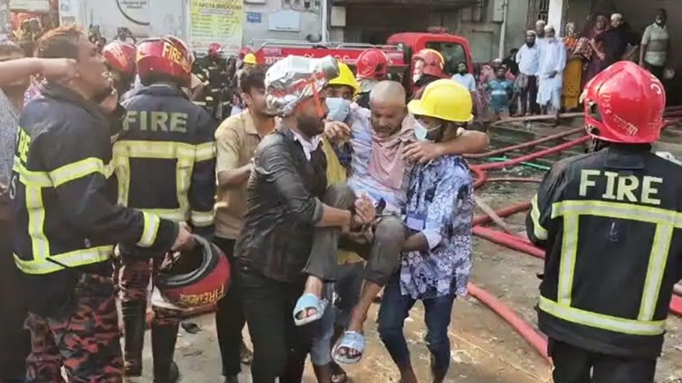 গাজীপুরে পোশাক কারখানায় আগুন, ৬৯ শ্রমিক উদ্ধার