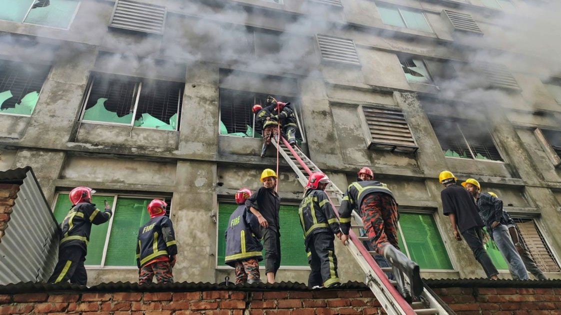 গাজীপুরে মেট্রিক্স গার্মেন্টসে অগ্নিকাণ্ড, ৬৯ শ্রমিক উদ্ধার