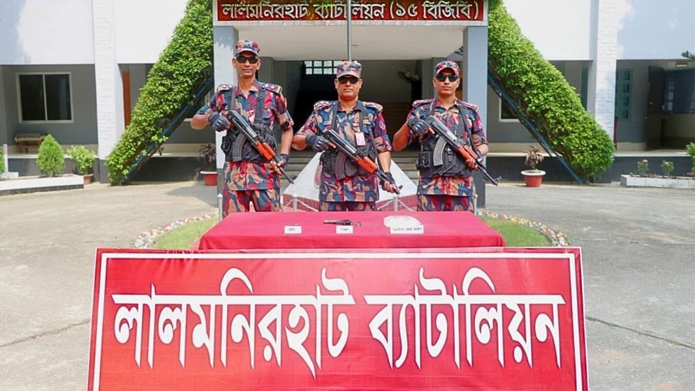 কুড়িগ্রাম সীমান্তে ক্রিস্টাল মেথ ও পিস্তল উদ্ধার