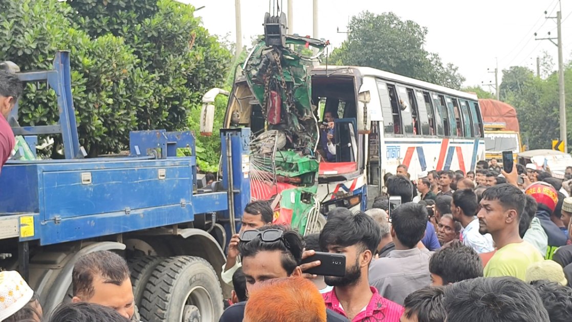 সেপ্টেম্বরে সড়ক দুর্ঘটনায় ৪২৩ প্রাণহানি, গড়ে ১৪ জন নিহত প্রতিদিন
