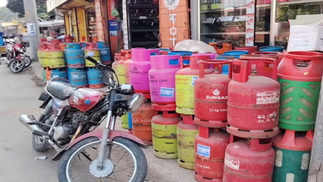 রাজধানীতে এলপিজি সিলিন্ডারের দাম ২৫০ টাকা বেড়ে আড়াই হাজার টাকা!