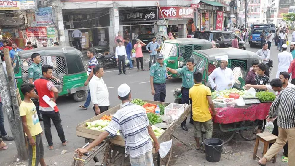চট্টগ্রামের নিউমার্কেটে সিডিএর হকার উচ্ছেদ অভিযান সম্পন্ন