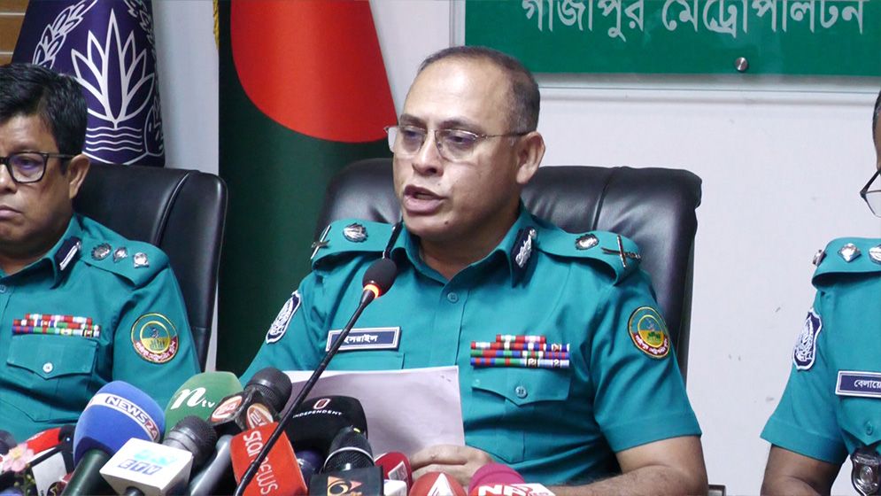 পুলিশের এসআইয়ের সহযোগিতায় পিচ্চি রাজা পালিয়ে যাওয়ার ঘটনা