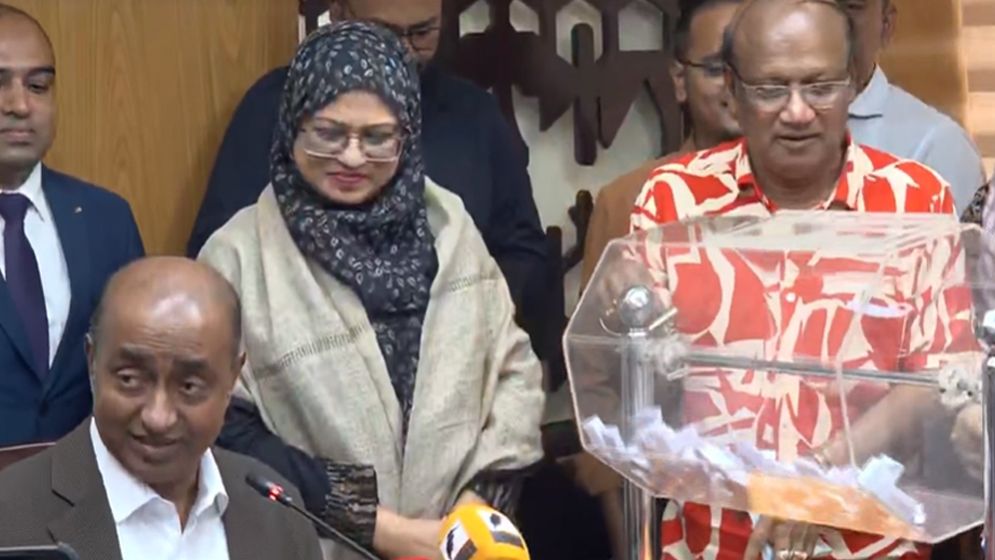 প্রথমবারের মতো লটারির মাধ্যমে সাবরেজিস্ট্রার বদলি প্রক্রিয়া শুরু
