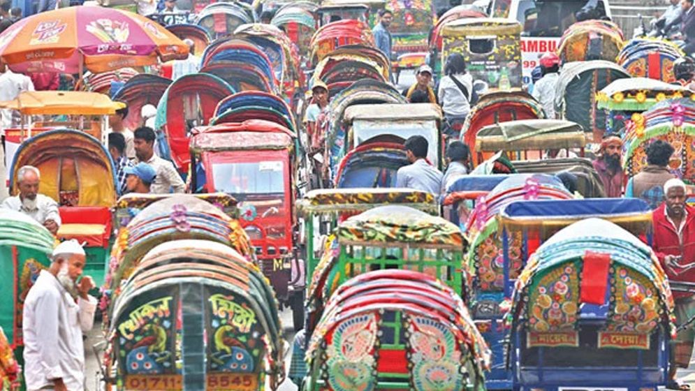ঢাকায় অটোরিকশার কারণে স্বাভাবিক গতি হারাচ্ছে শহর