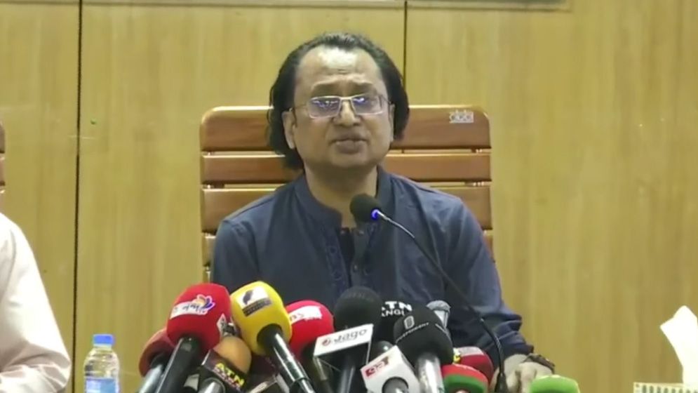 এলপিজির সরবরাহ স্বাভাবিক রাখতে ডিসিদের নির্দেশ প্রধানমন্ত্রীর তথ্য উপদেষ্টার