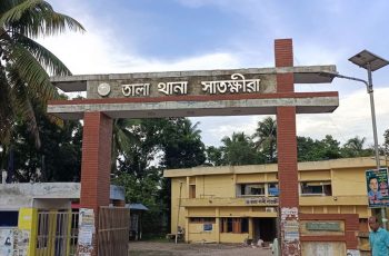 সাতক্ষীরায় কলেজ ছাত্রীর রহস্যজনক মৃত্যু, বাবার ওপর হামলা
