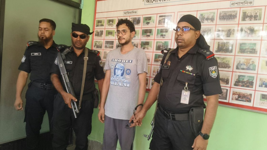 ফরিদপুরে অস্ত্র-মাদকসহ যুবক গ্রেপ্তার, সন্ত্রাসী কর্মকাণ্ডের অভিযোগ