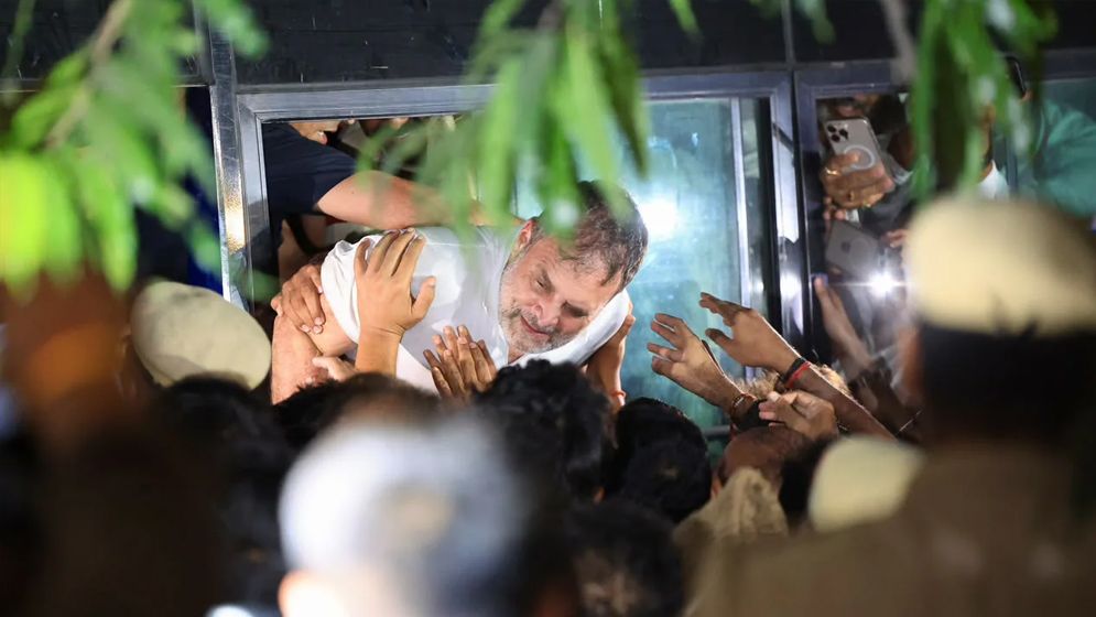 রাহুল ও প্রিয়াঙ্কা গান্ধী আটক, দিল্লিতে বিক্ষোভে উত্তেজনা