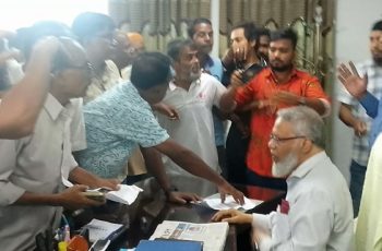 রাজশাহী মেডিকেল বিশ্ববিদ্যালয়ের ভিসিকে জোর করে পদত্যাগে বাধ্য করার অভিযোগে মামলা